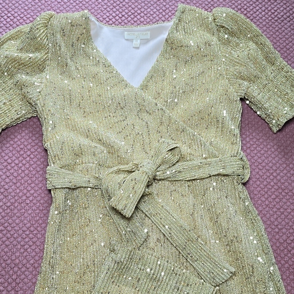 Chelsea & Violet Gold Short Puff Sleeve Sequin Embellished Jumper Medium - Picture 3 of 16